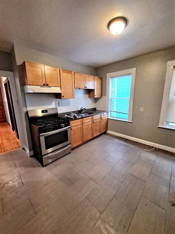 393 Talbot Ave - Photo 2 of 15