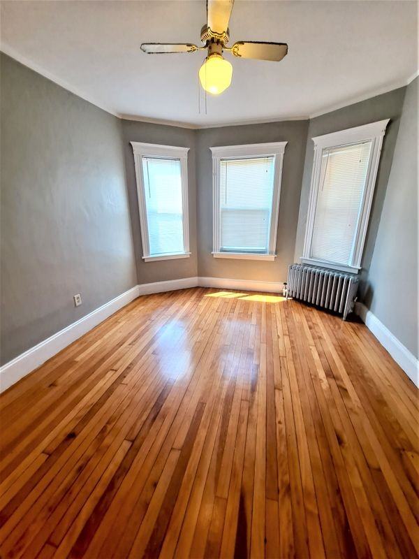 393 Talbot Ave - Photo 5 of 15