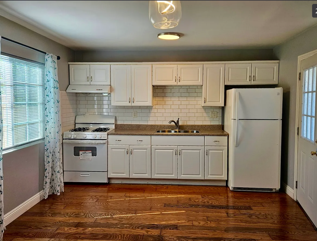 1608 E Banyan Ct ##B - Photo 2 of 7
