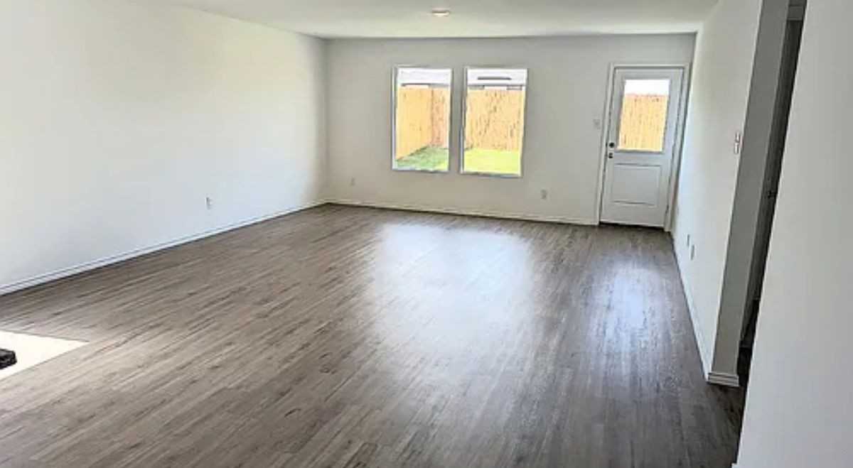 1013 Sourgum St - Photo 2 of 10