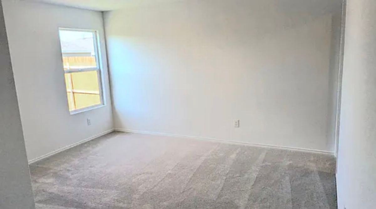 1013 Sourgum St - Photo 7 of 10