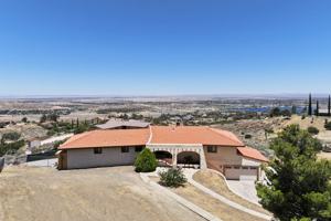 featured image of 1055 Lakeview Dr