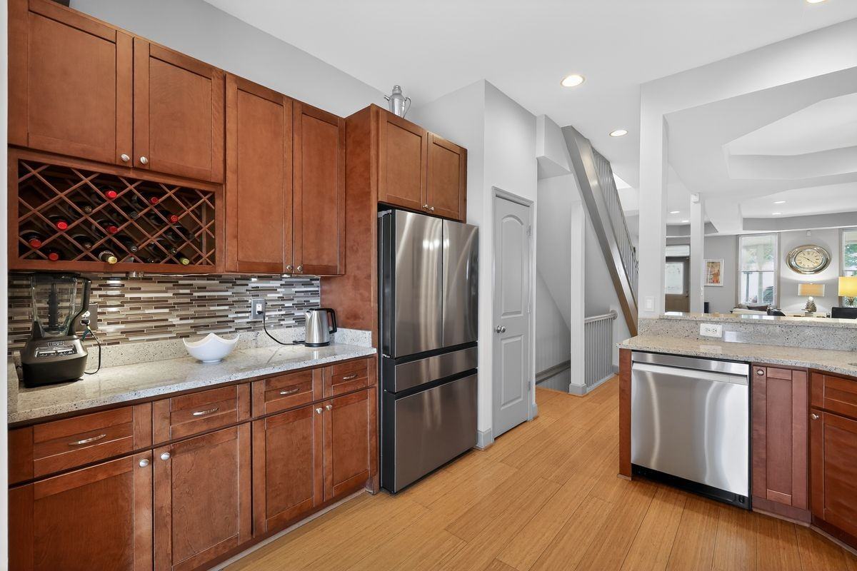 928 Ingraham St Nw - Photo 3 of 5