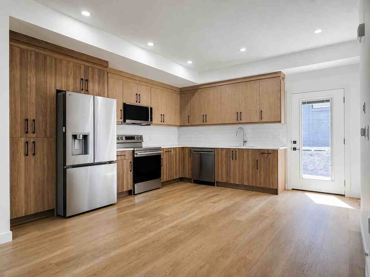 227 26 Ave Ne - Photo 5 of 24