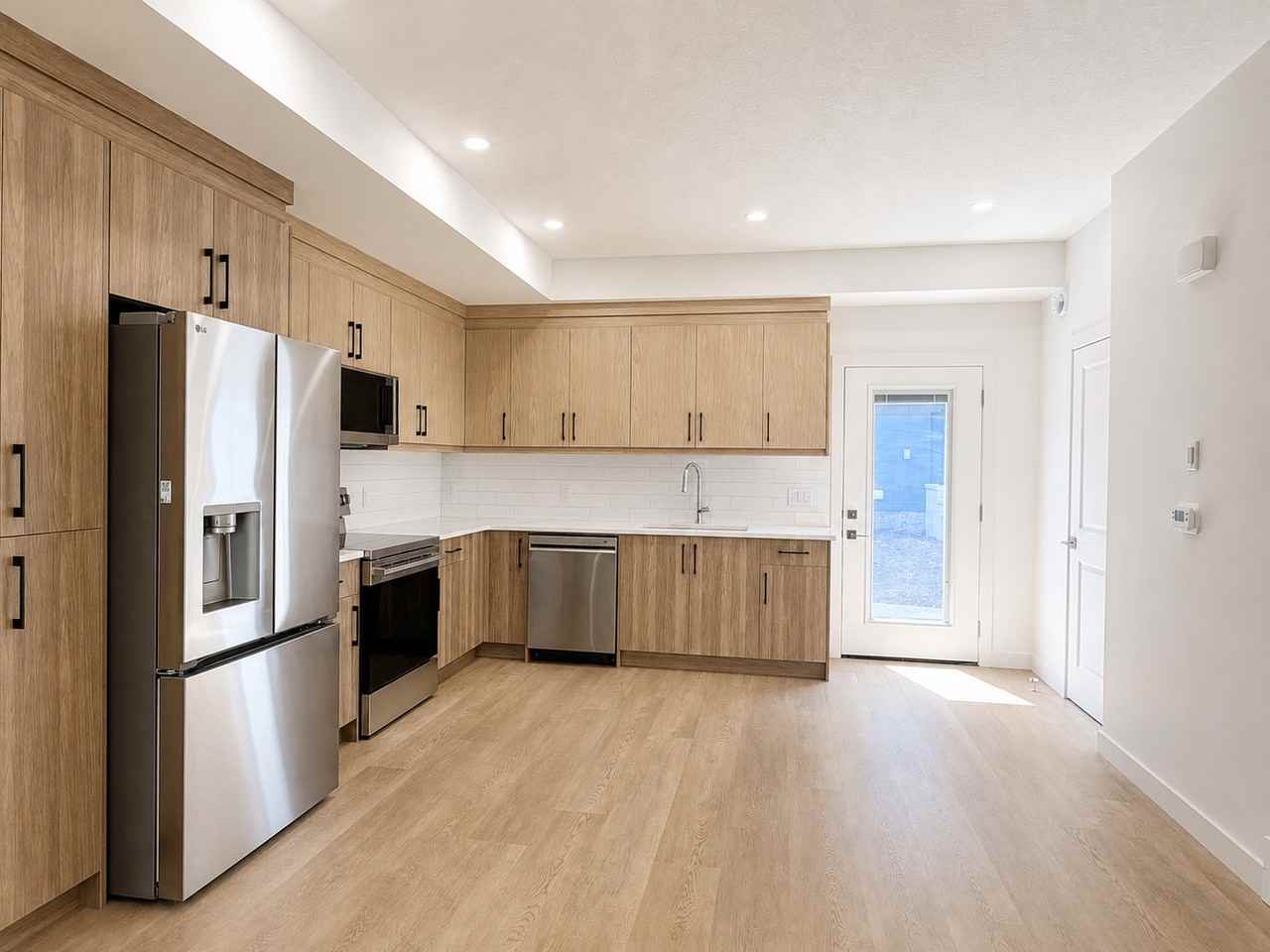 227 26 Ave Ne - Photo 7 of 24