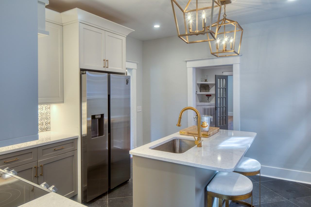 228 W 38th St - Photo 4 of 28
