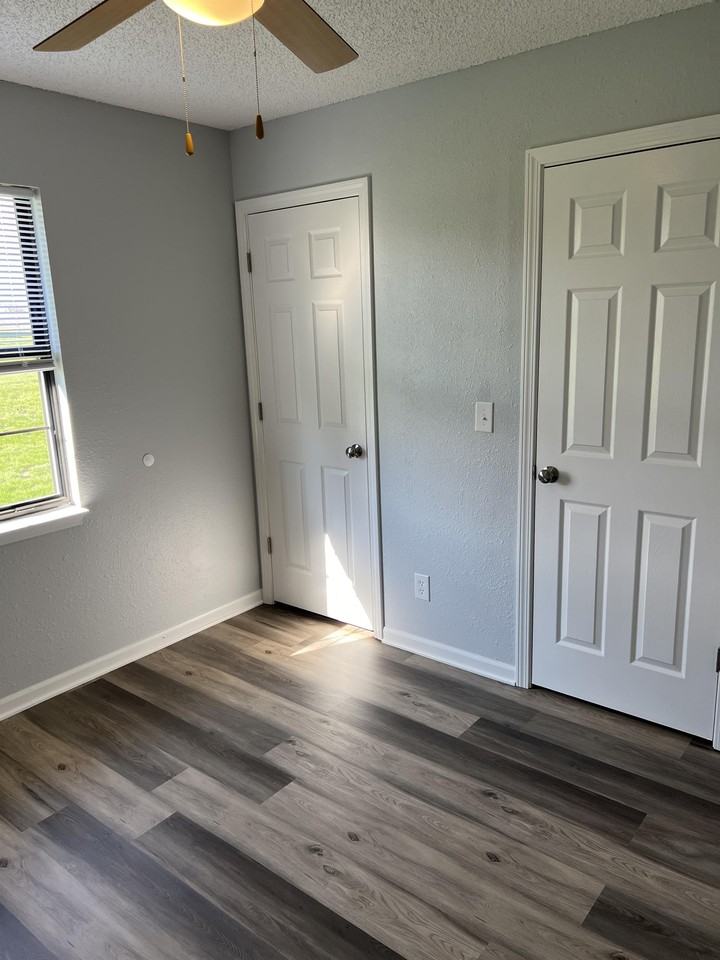 107 Southeast #A - Photo 2 of 24