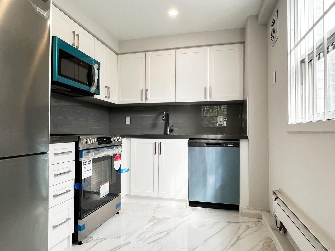 75 Spencer Avenue - Photo 6 of 10