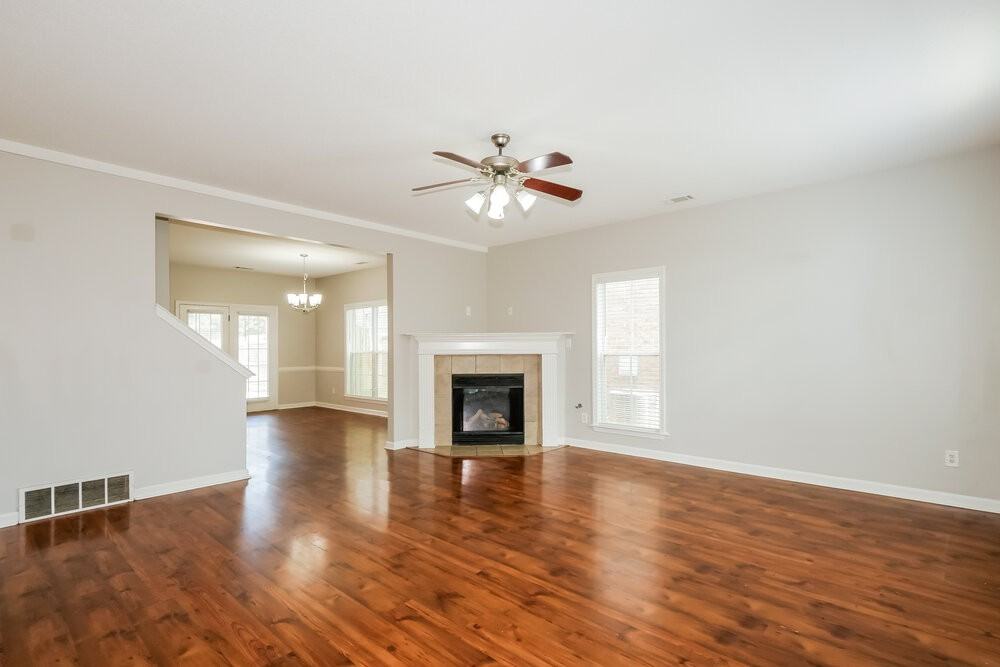 10176 Eveninghill Dr - Photo 5 of 17