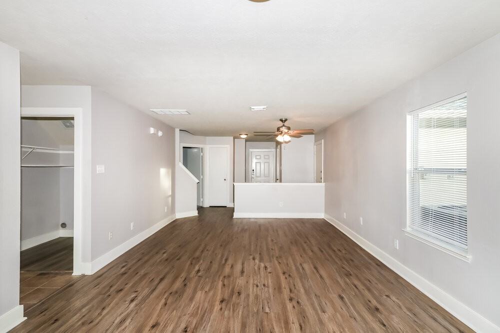 7431 Leightonfield Ct - Photo 5 of 17