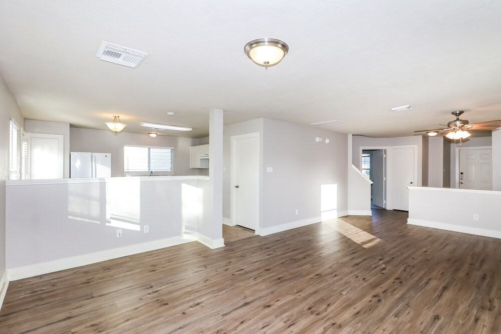 7431 Leightonfield Ct - Photo 6 of 17