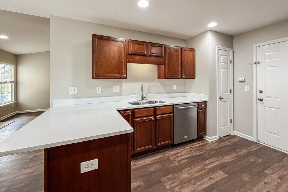 804 Birchmill Pt N - Photo 7 of 16