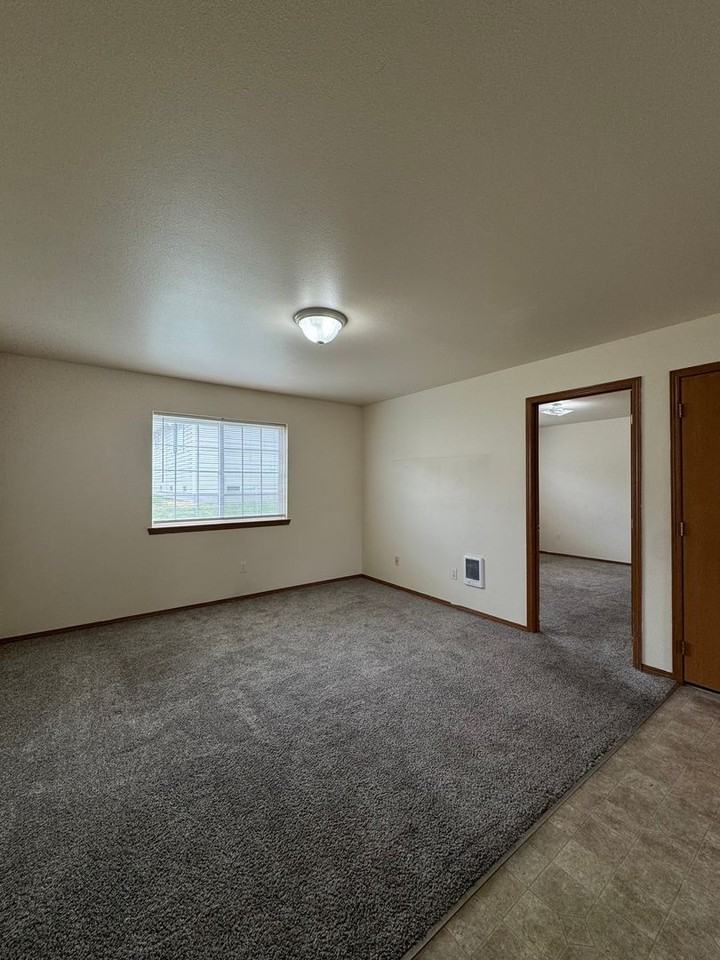 Glacier Apartments - Photo 2 of 19