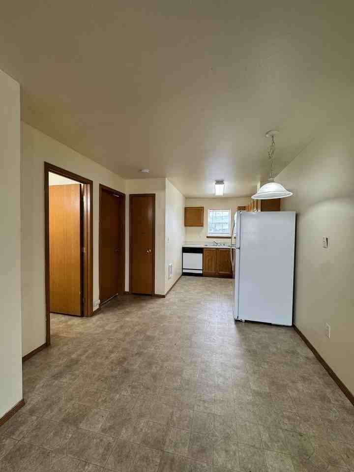 Glacier Apartments - Photo 4 of 19