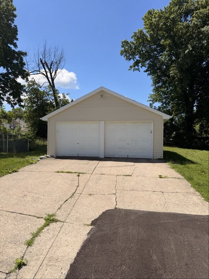 181 E Judson Ave - Photo 3 of 14