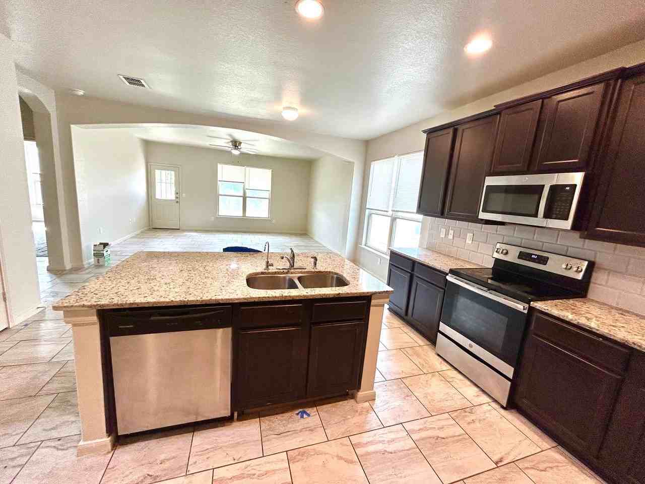 6814 Hibiscus Fls - Photo 4 of 26
