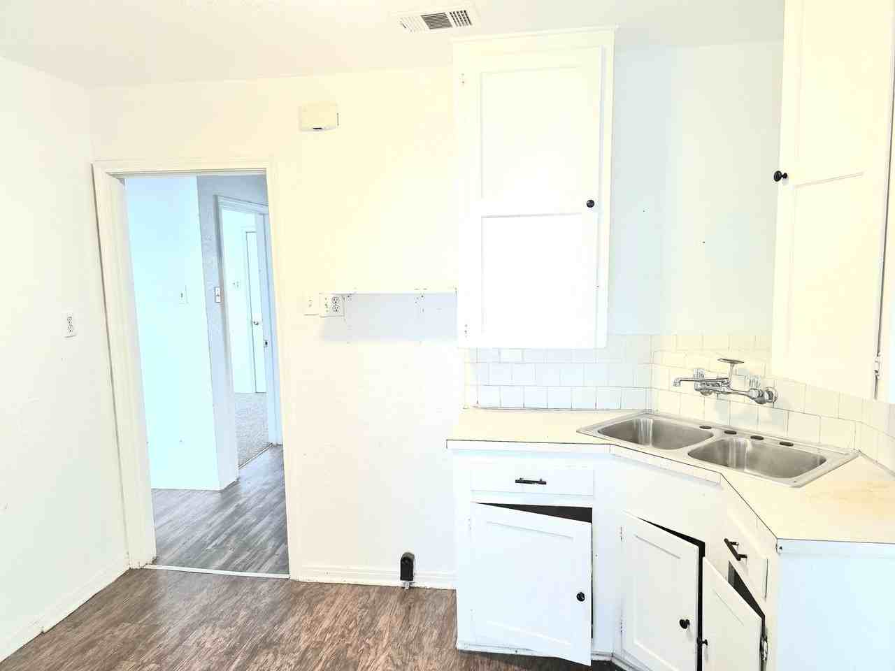 2621 Windsor Ave - Photo 2 of 10