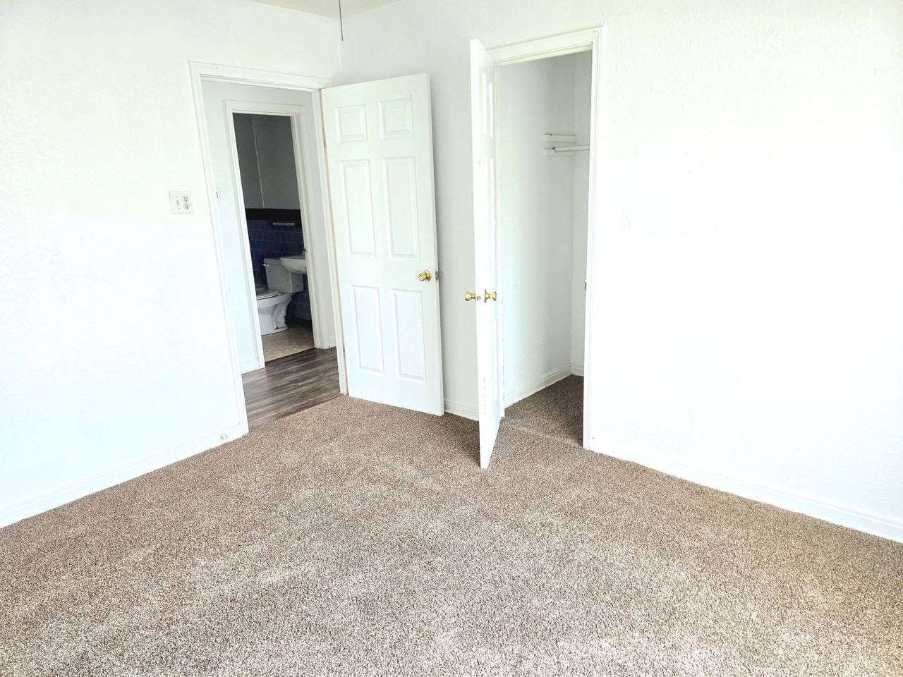 2621 Windsor Ave - Photo 5 of 10