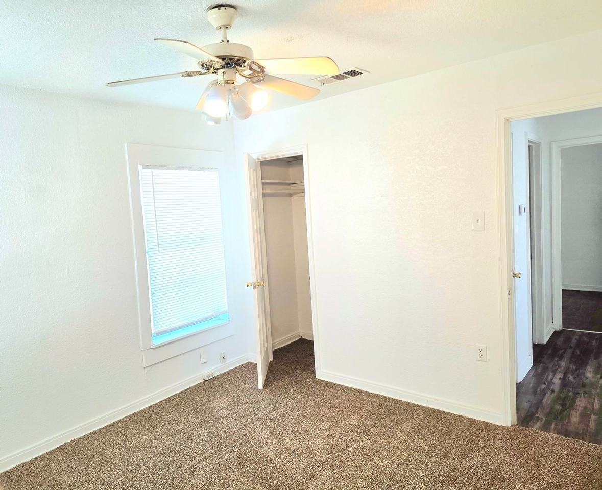 2621 Windsor Ave - Photo 6 of 10