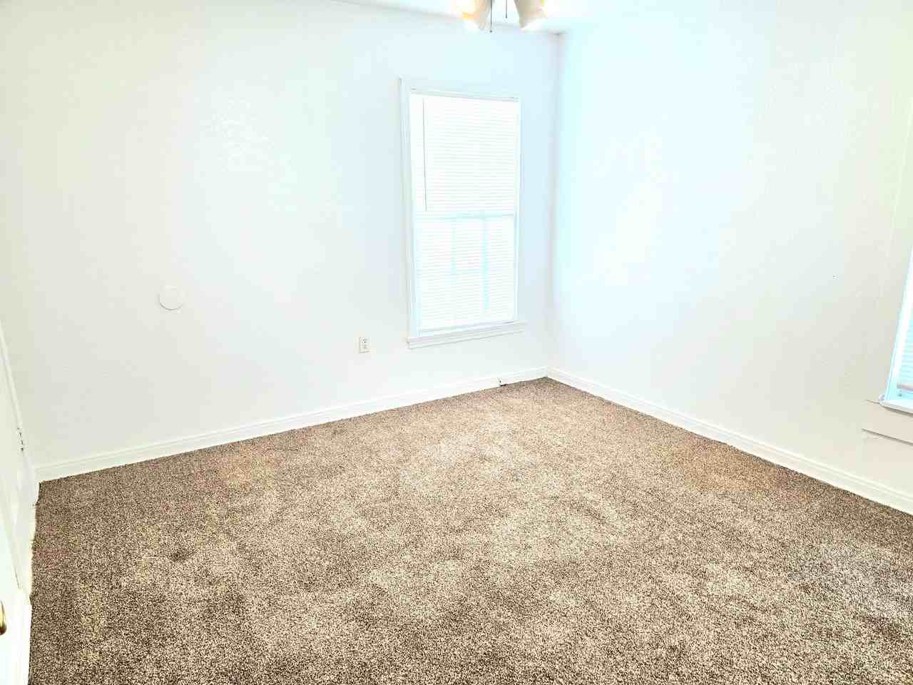 2621 Windsor Ave - Photo 7 of 10