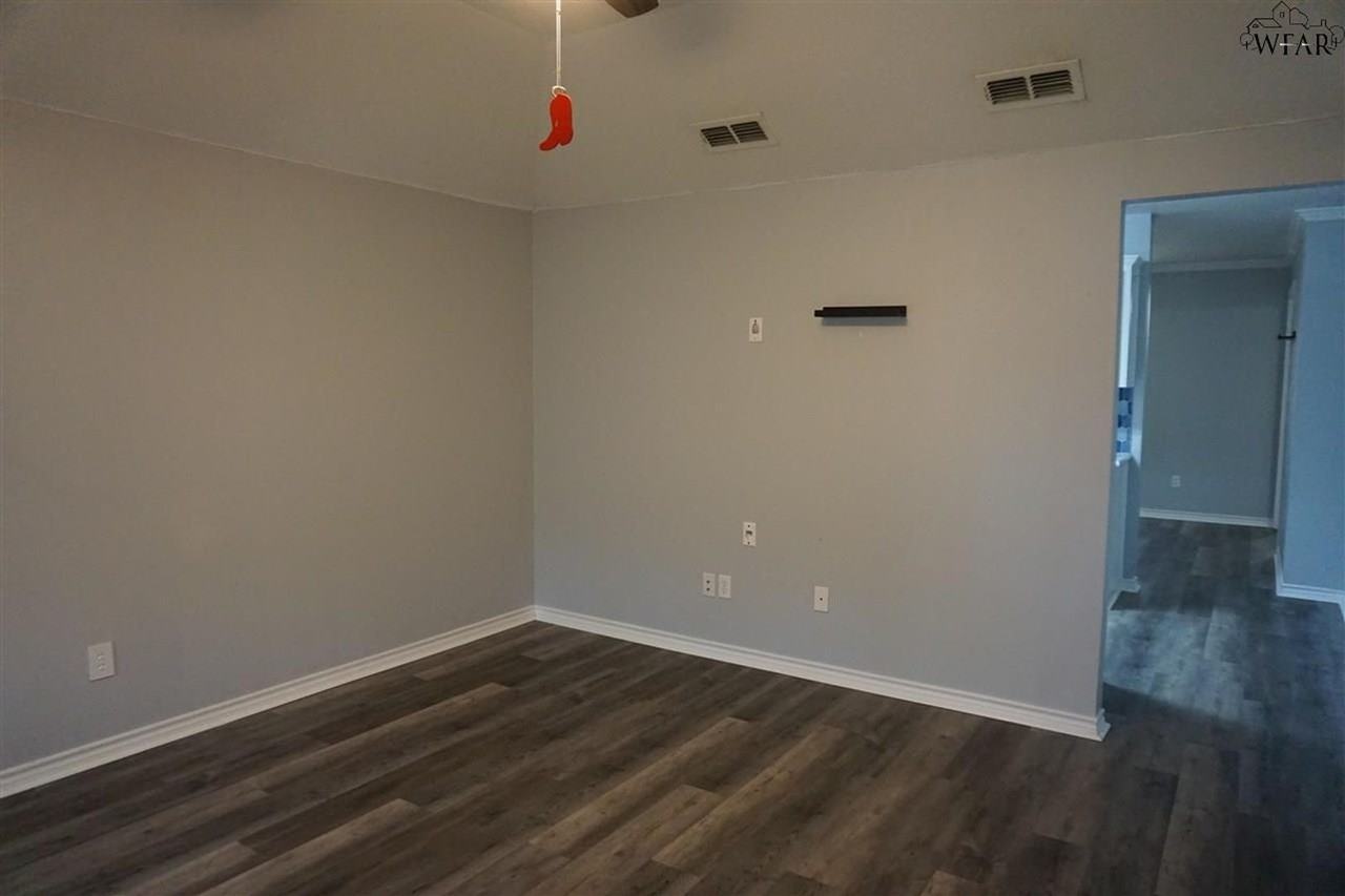 5216 Brookwood Dr - Photo 2 of 25