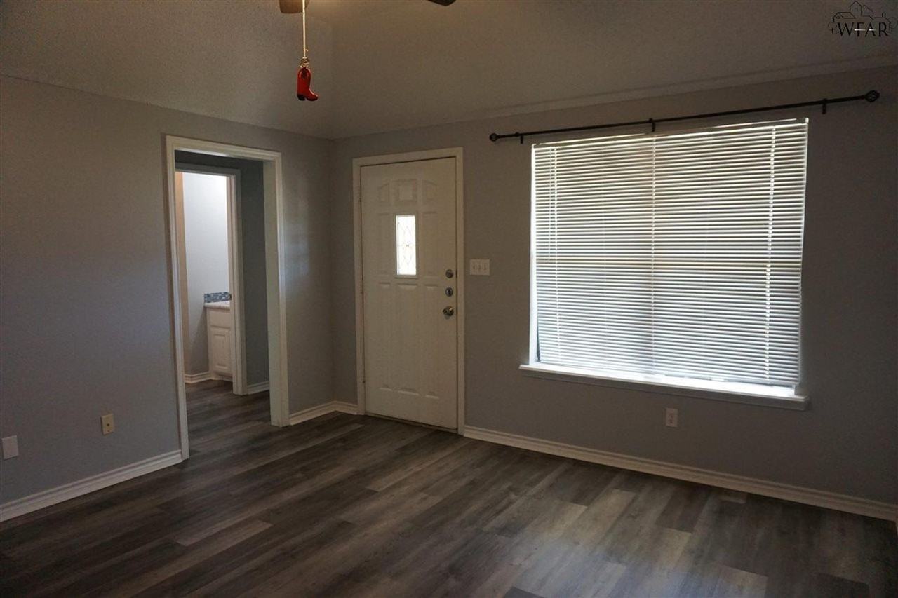 5216 Brookwood Dr - Photo 3 of 25