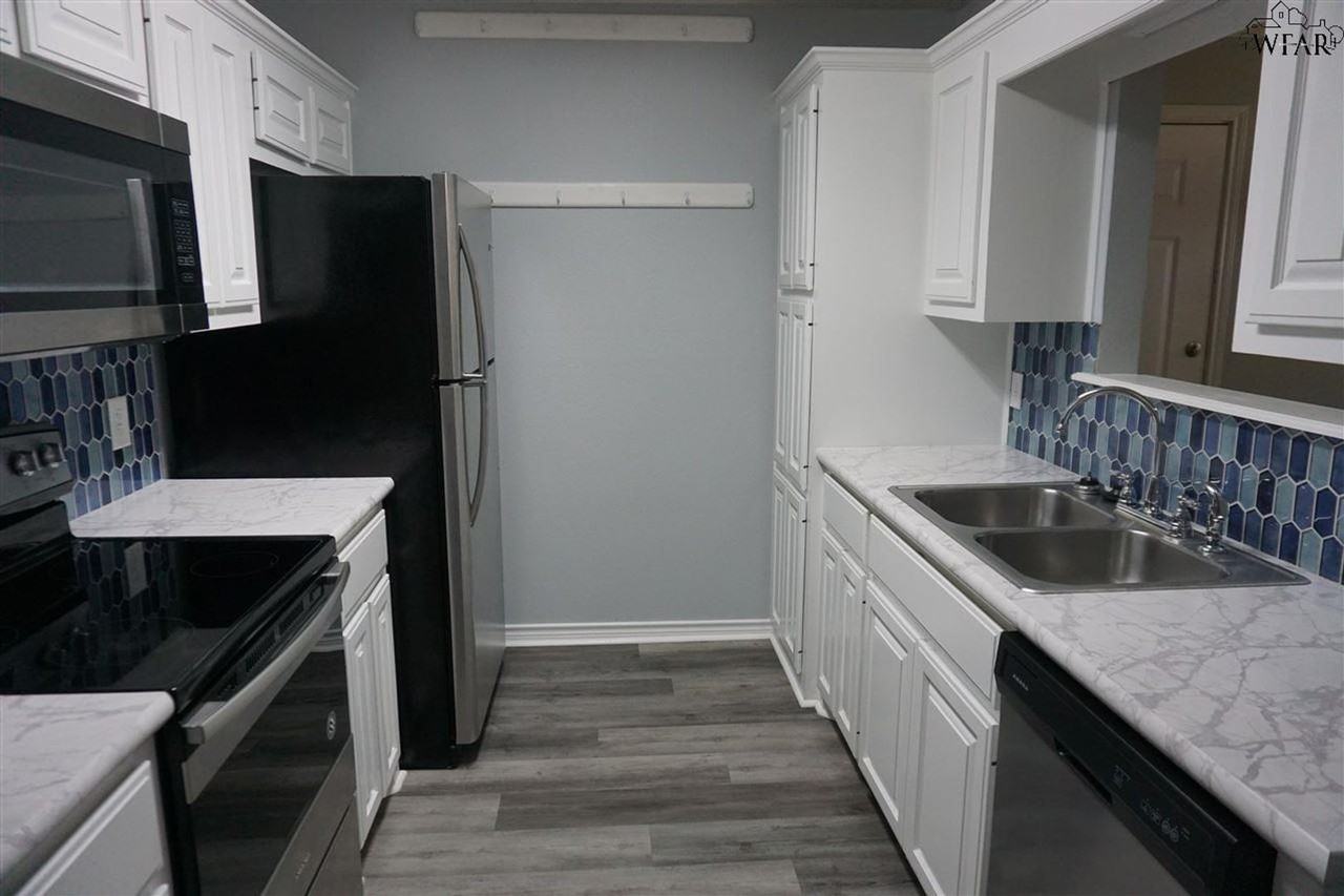 5216 Brookwood Dr - Photo 4 of 25