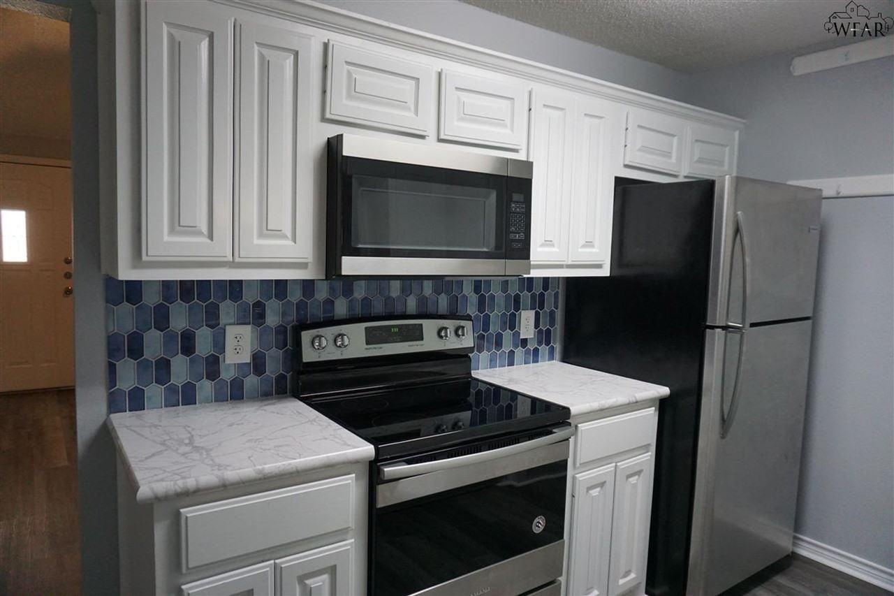 5216 Brookwood Dr - Photo 5 of 25