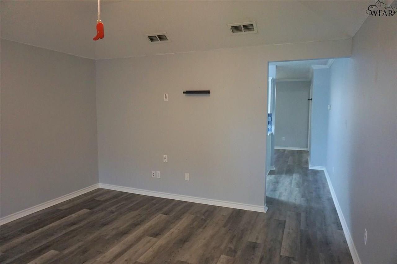 5216 Brookwood Dr - Photo 6 of 25