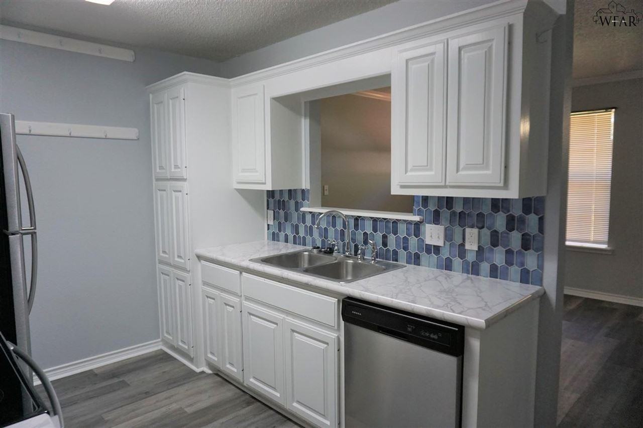 5216 Brookwood Dr - Photo 7 of 25