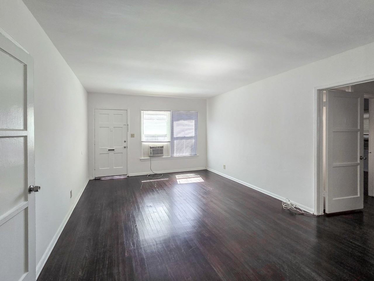 1610 Grismer Ave - Photo 3 of 6