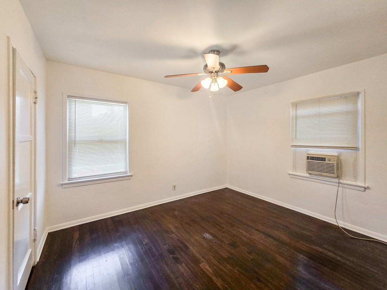 1610 Grismer Ave - Photo 4 of 6