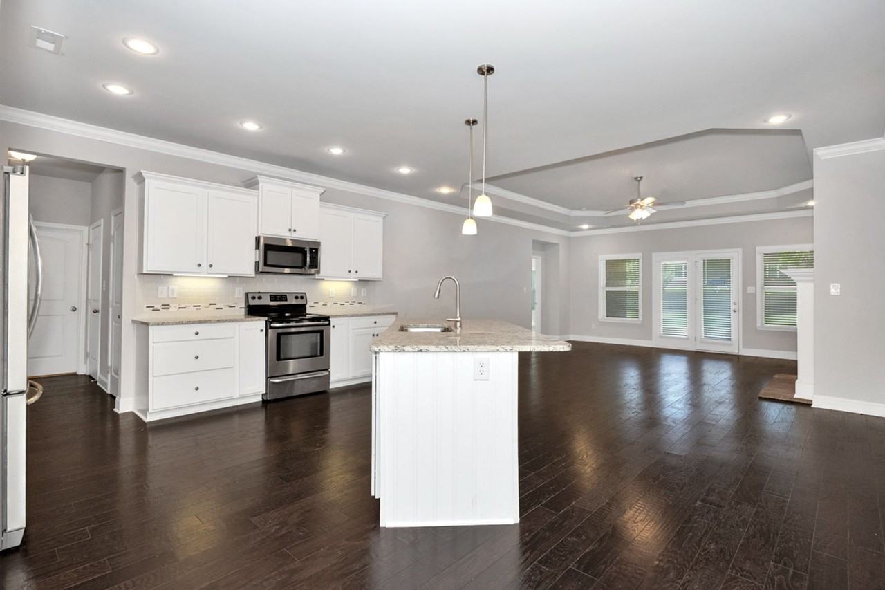 207 Blackwood Dr - Photo 4 of 25