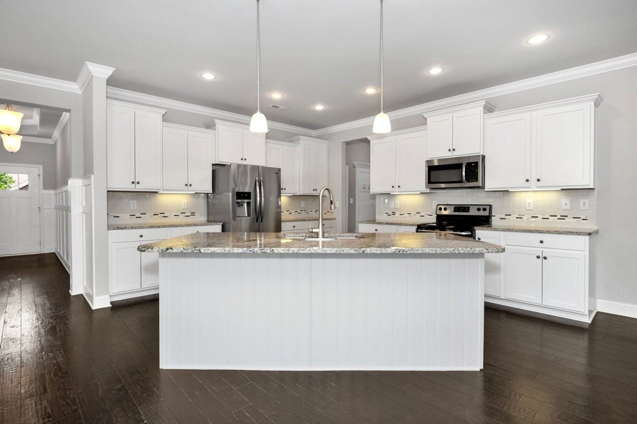 207 Blackwood Dr - Photo 5 of 25