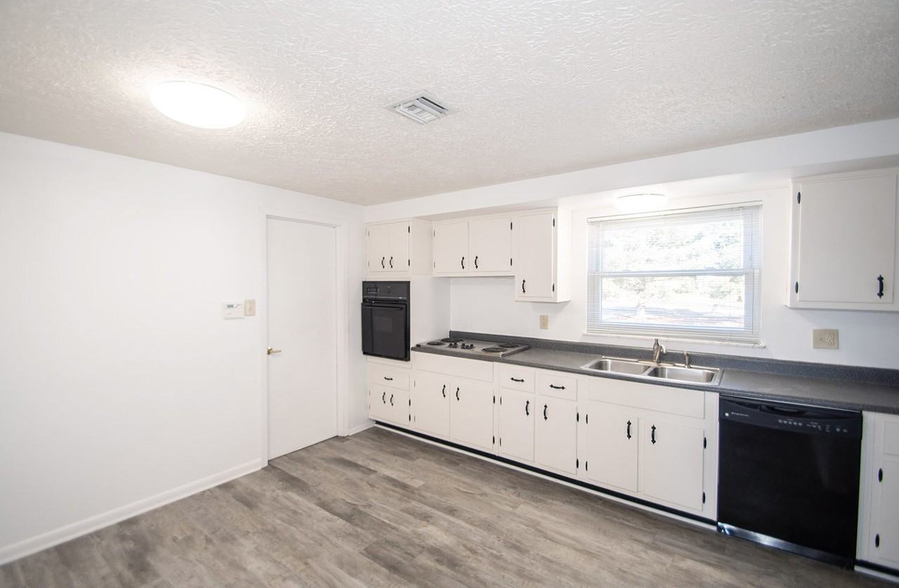 8636 E Edgewood Ave - Photo 5 of 25