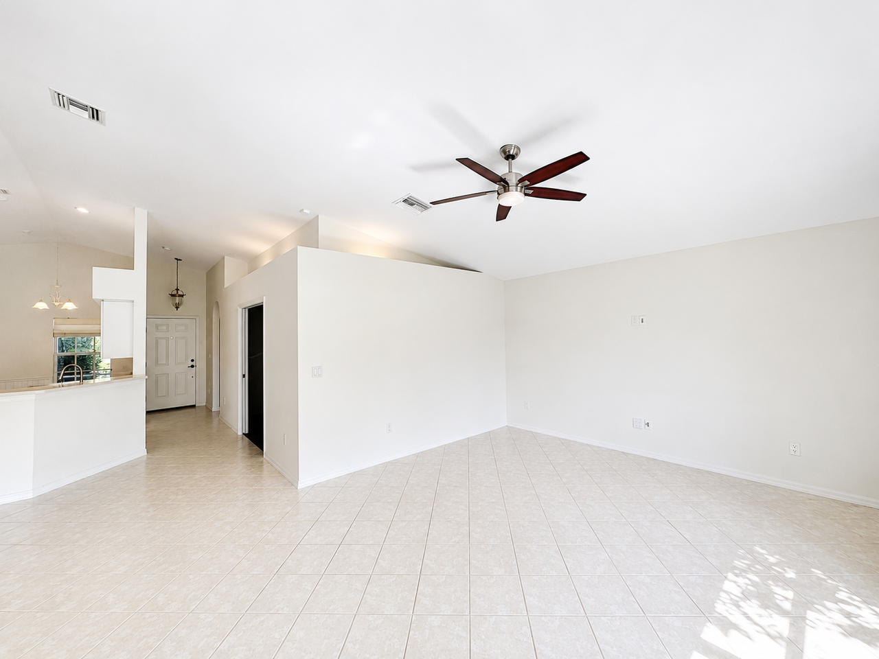 12857 Dresden Ct - Photo 5 of 46