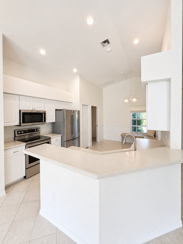 12857 Dresden Ct - Photo 6 of 46