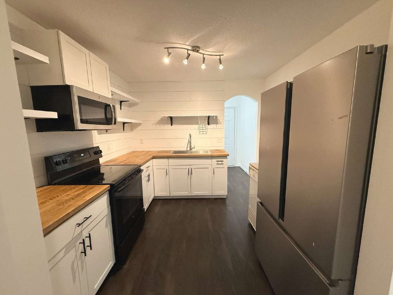 1058 W 15th St - Photo 7 of 22