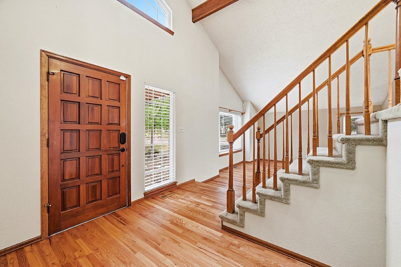 110 Mobray Ct - Photo 2 of 50