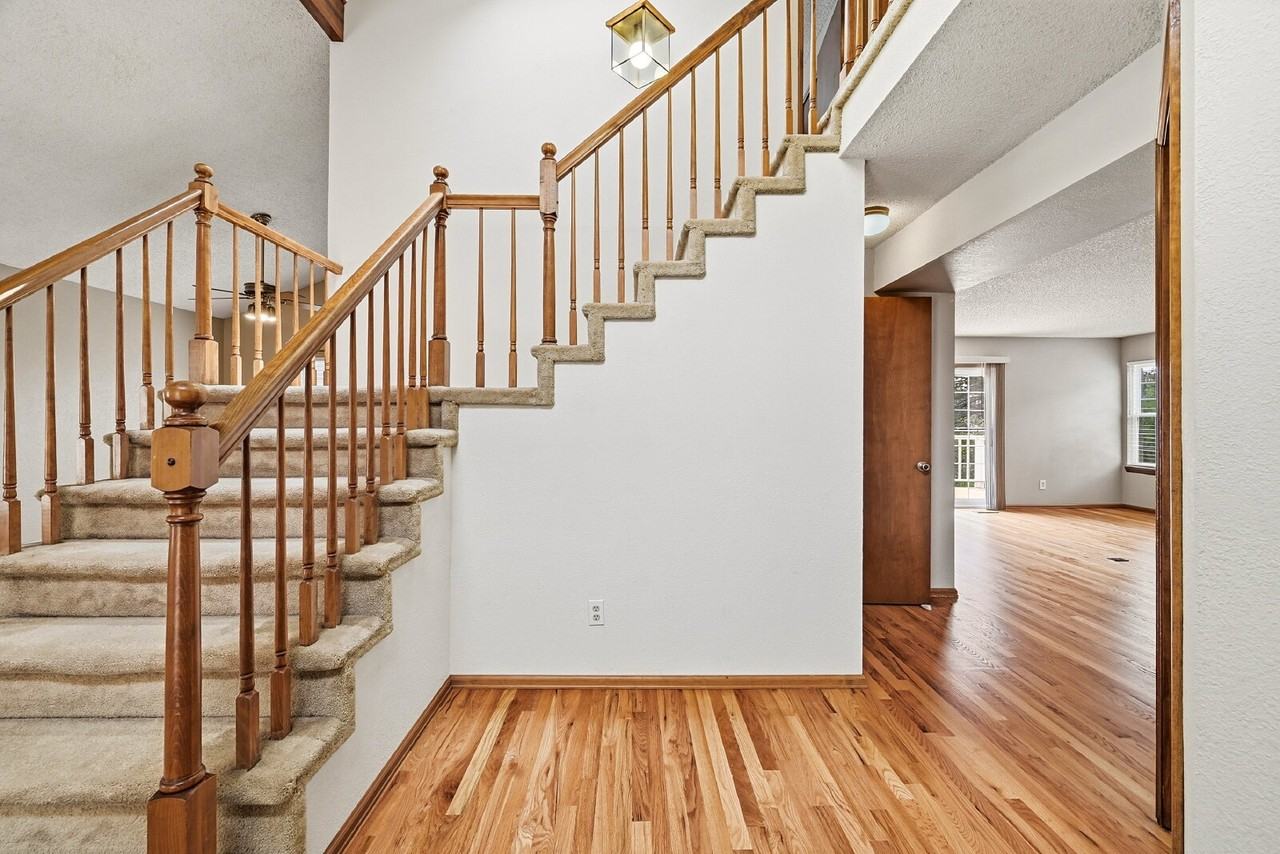 110 Mobray Ct - Photo 3 of 50