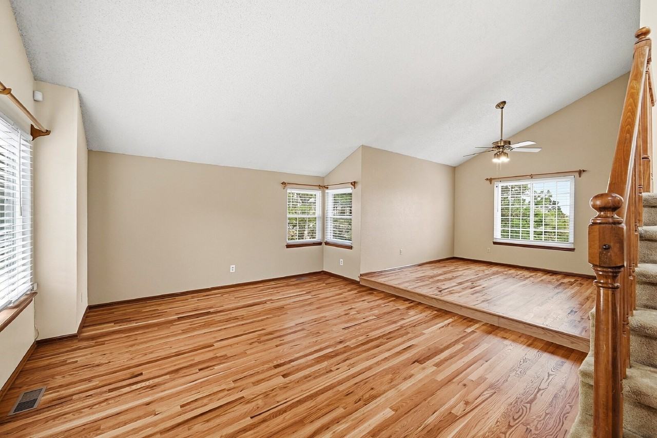 110 Mobray Ct - Photo 4 of 50