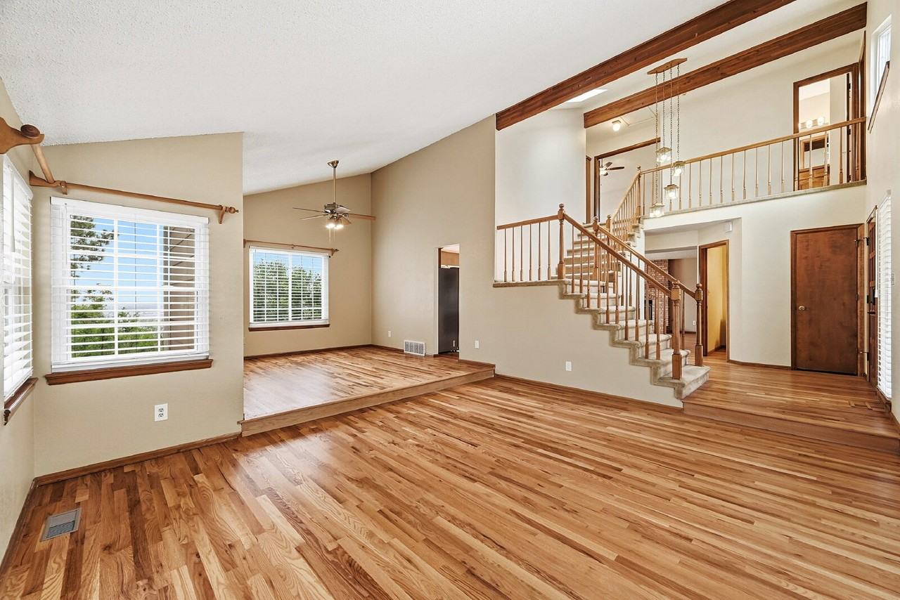 110 Mobray Ct - Photo 5 of 50