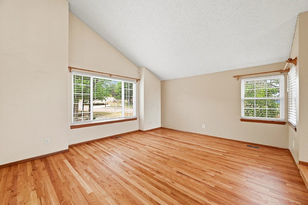 110 Mobray Ct - Photo 6 of 50