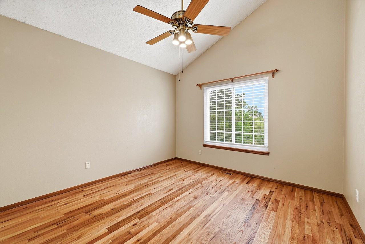 110 Mobray Ct - Photo 7 of 50