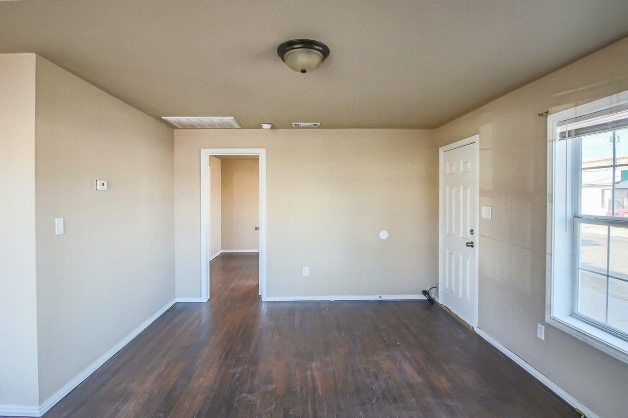 1701 Avenue T - Photo 6 of 9