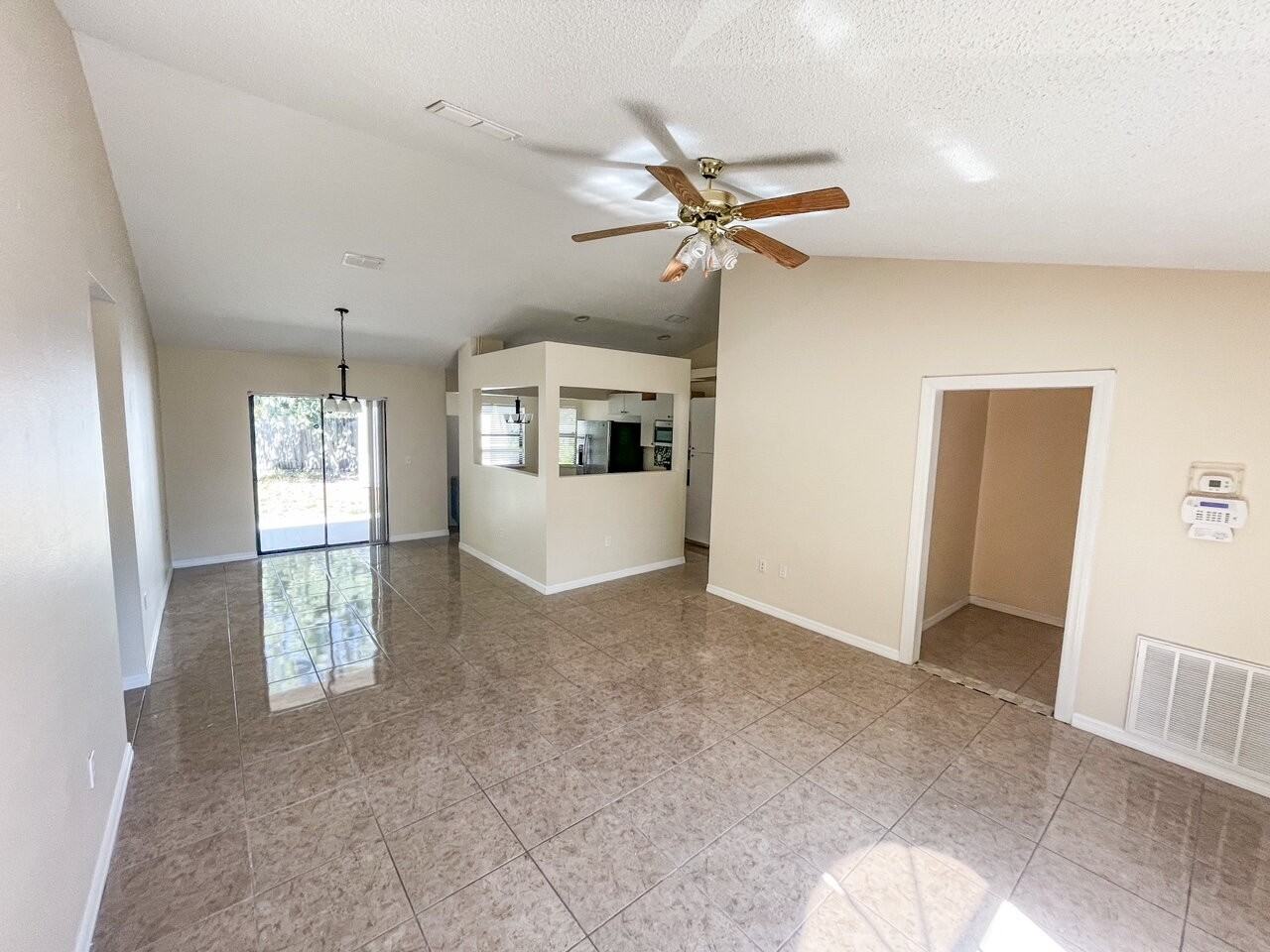 5604 35th Ct E - Photo 2 of 11