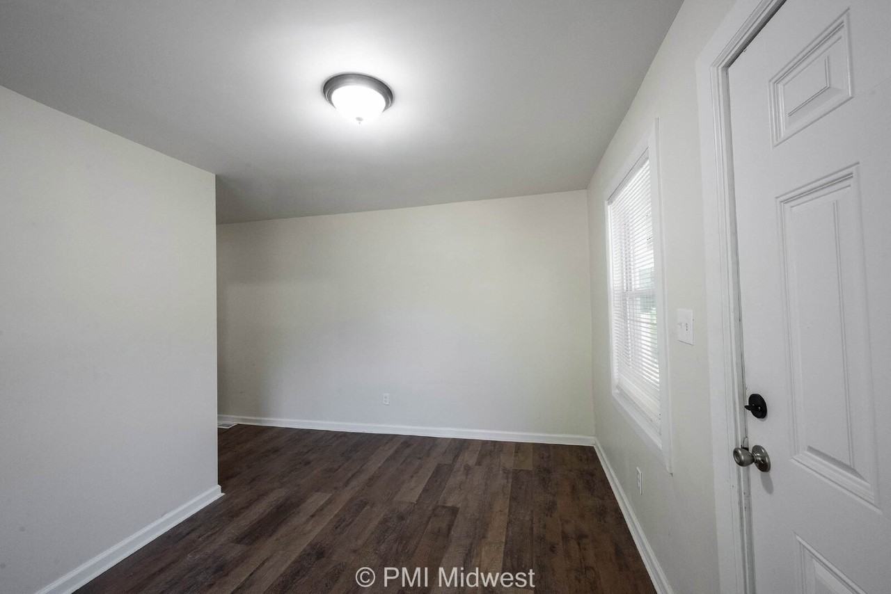 512 N Chester Ave - Photo 3 of 24