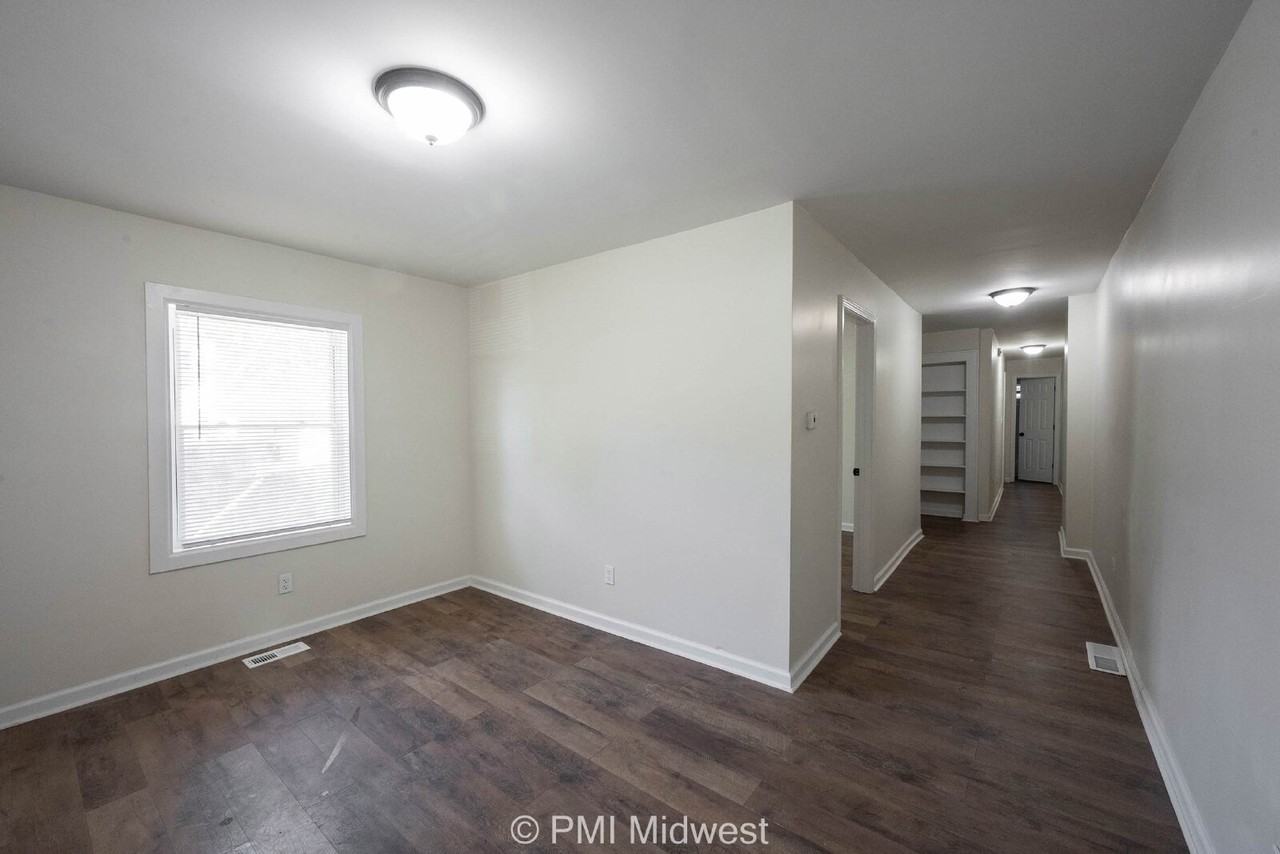 512 N Chester Ave - Photo 4 of 24