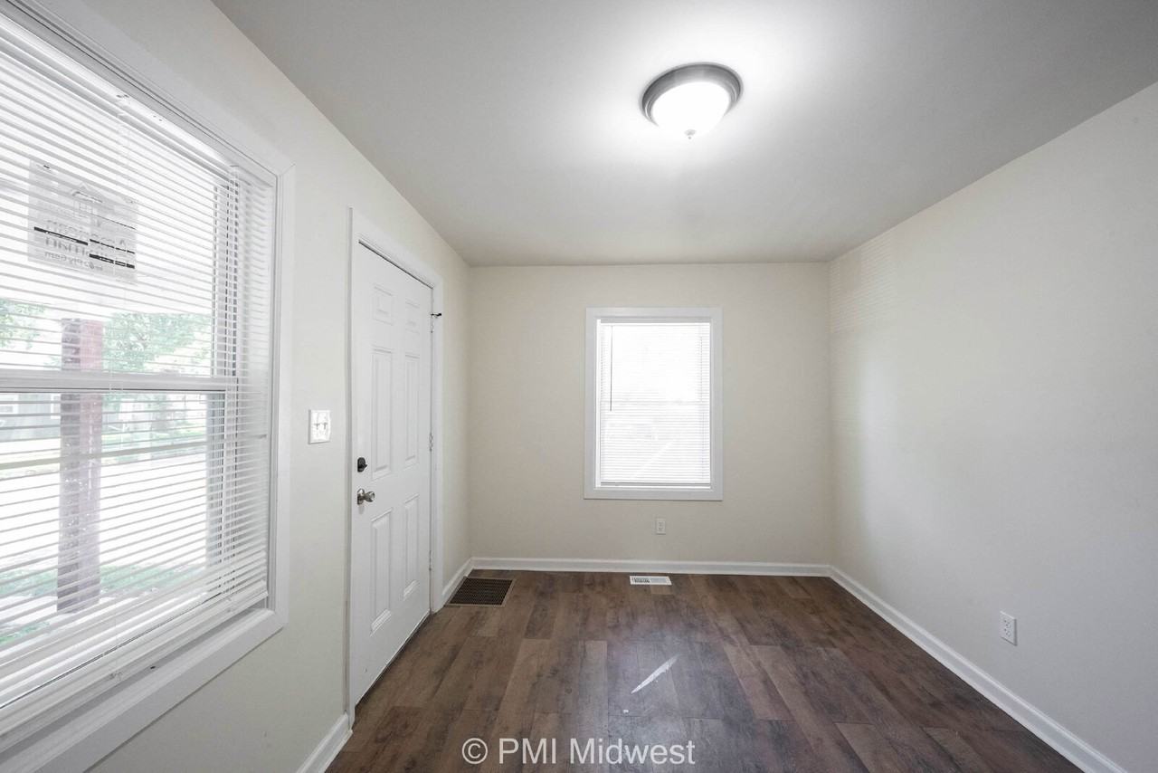 512 N Chester Ave - Photo 5 of 24