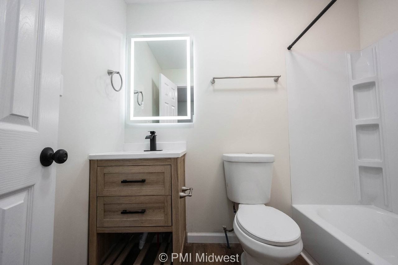 514 N Chester Ave - Photo 6 of 24